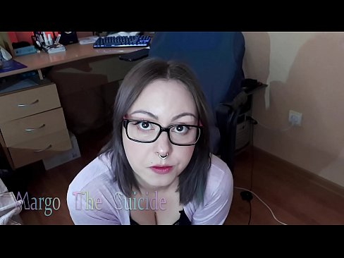 ❤️ Ragazza sexy con gli occhiali succhia il dildo profondamente sulla macchina fotografica ❤ Fottuta al it.it-com.top ☑